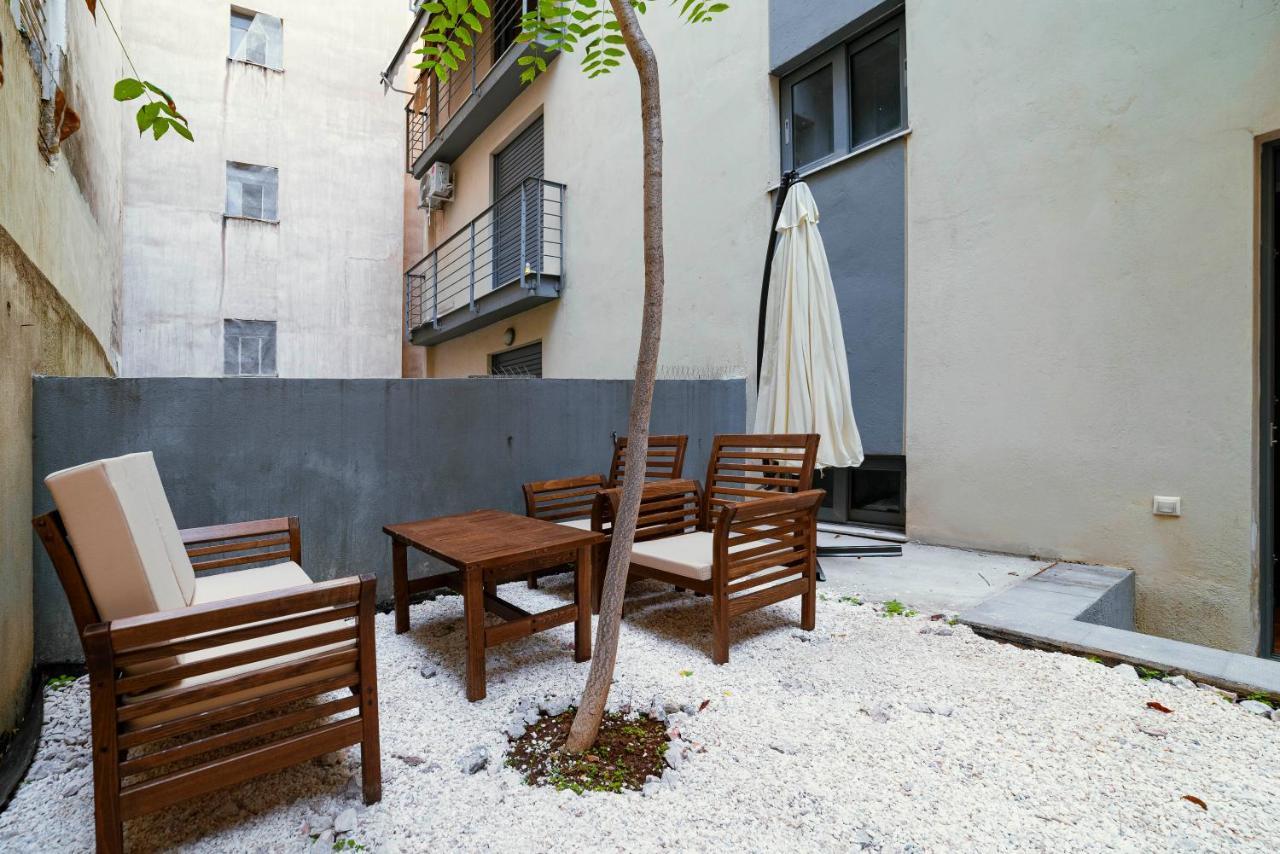 Lykabettus Gem With Yard And Parking Apartman Athén Kültér fotó